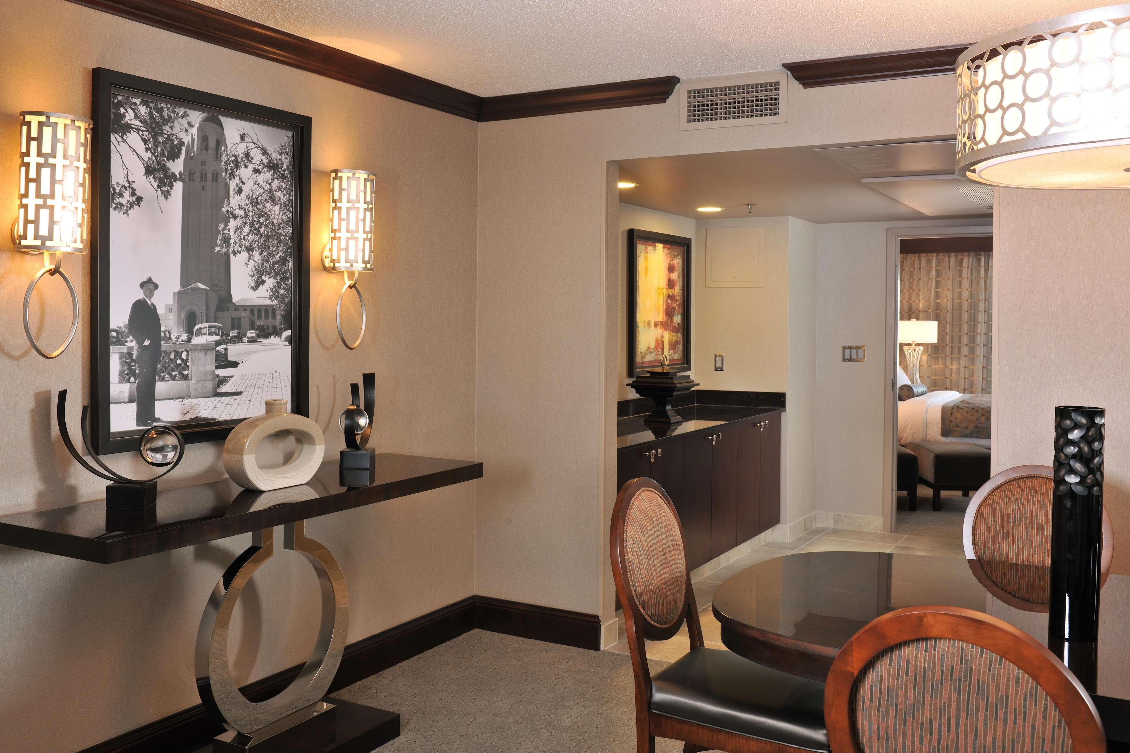 Embassy Suites Des Moines Downtown Pokoj fotografie