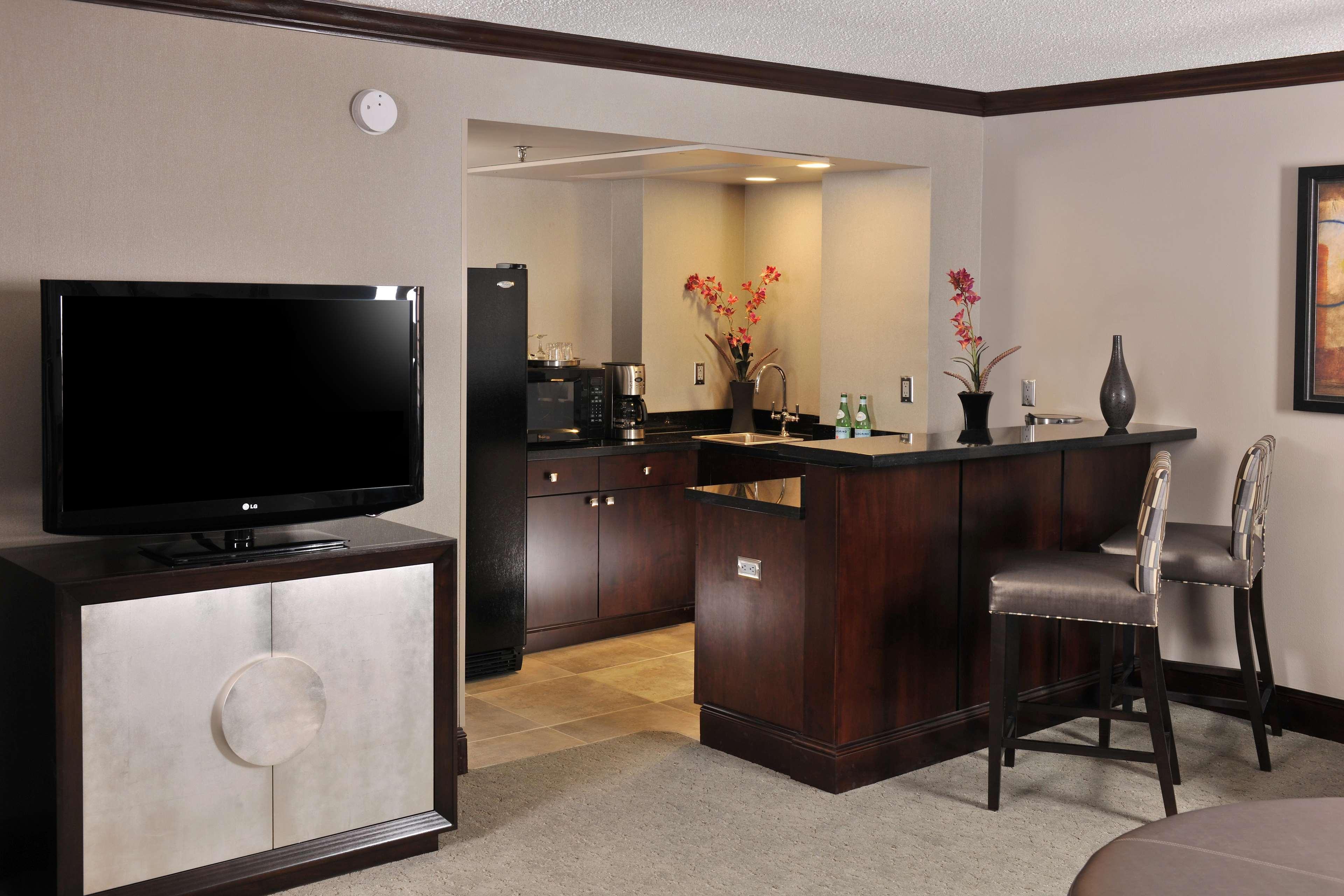 Embassy Suites Des Moines Downtown Pokoj fotografie