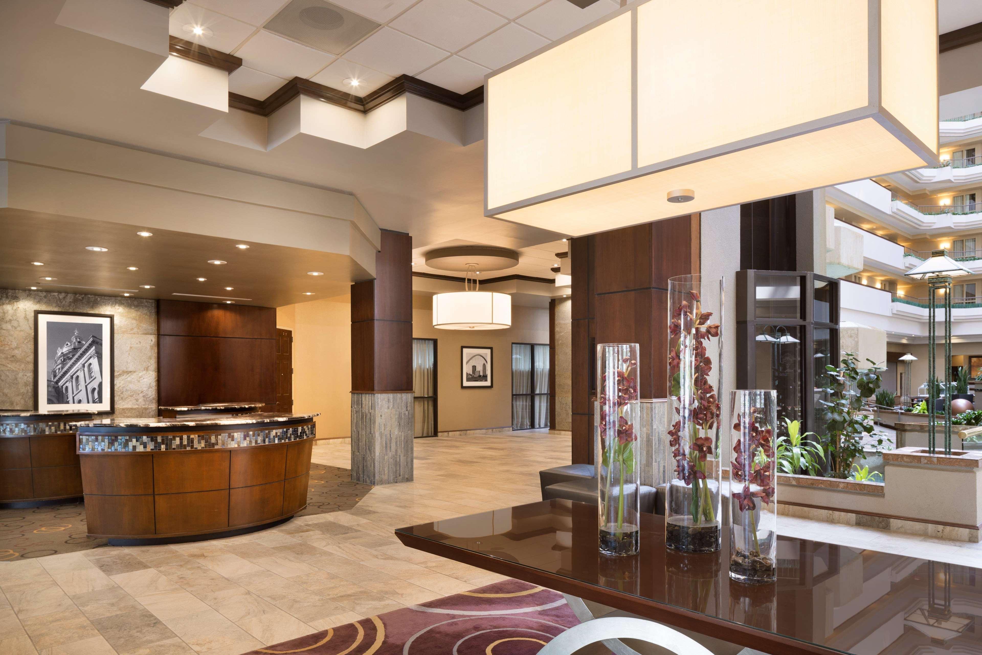 Embassy Suites Des Moines Downtown Exteriér fotografie