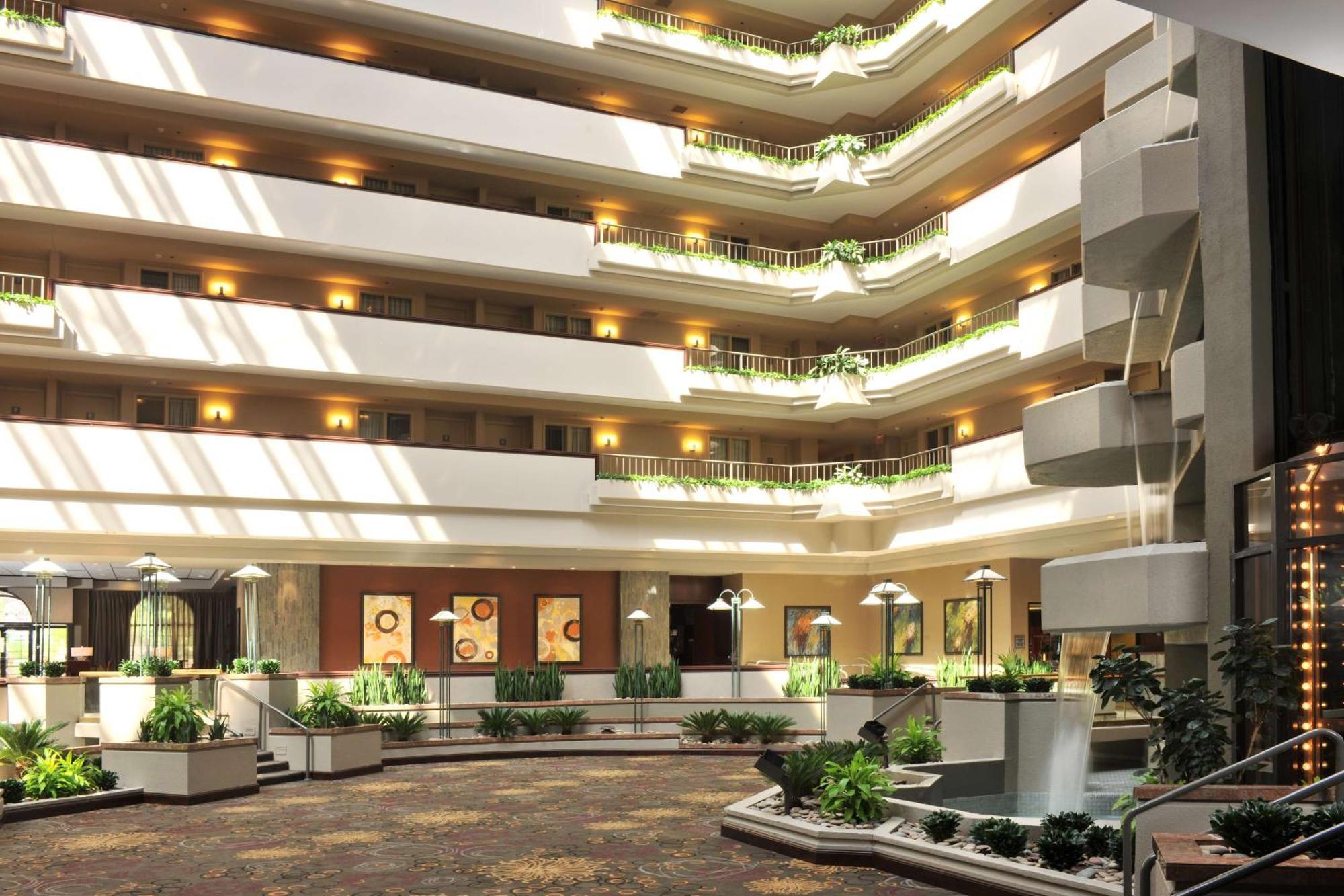 Embassy Suites Des Moines Downtown Exteriér fotografie