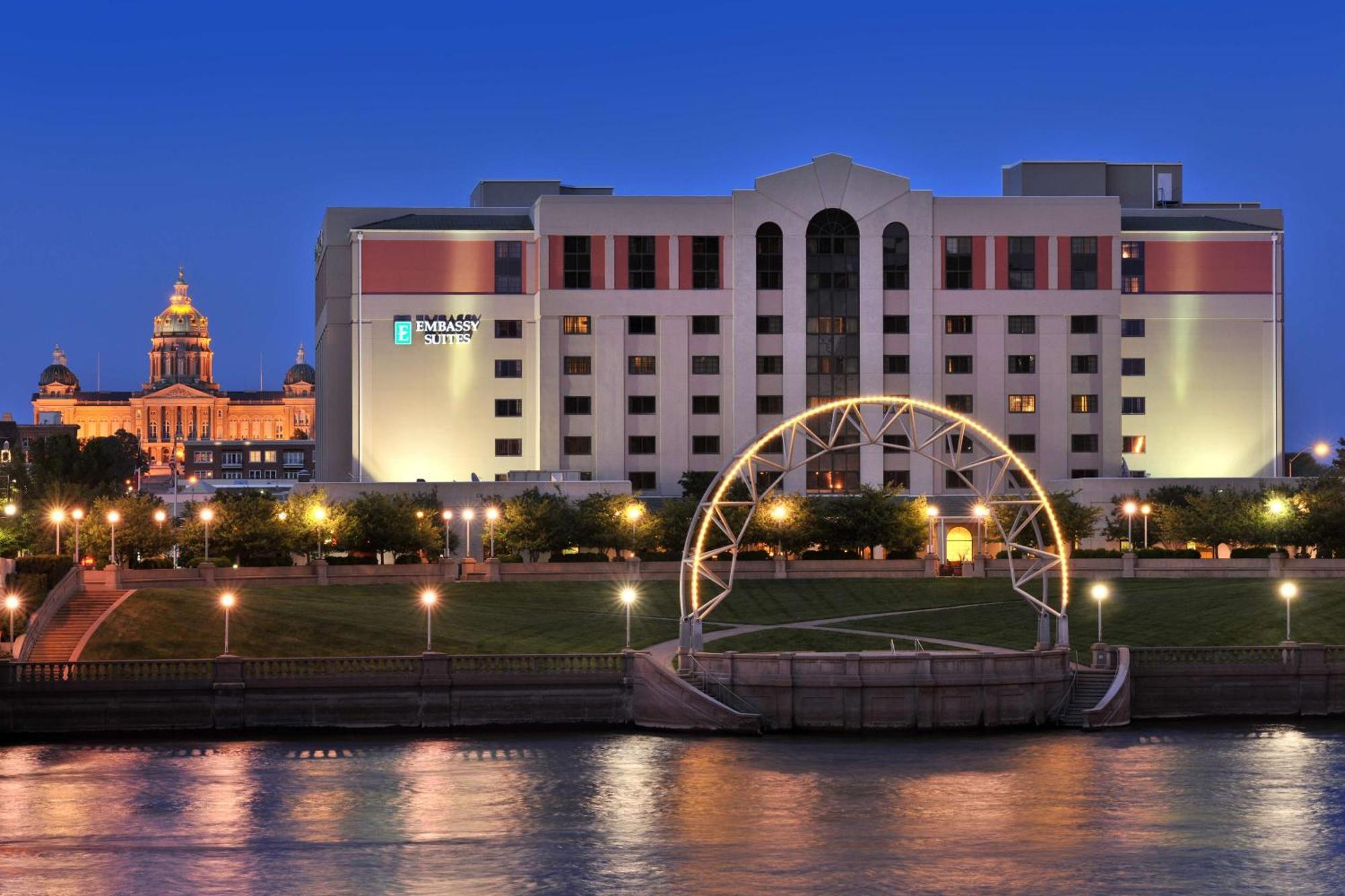Embassy Suites Des Moines Downtown Exteriér fotografie